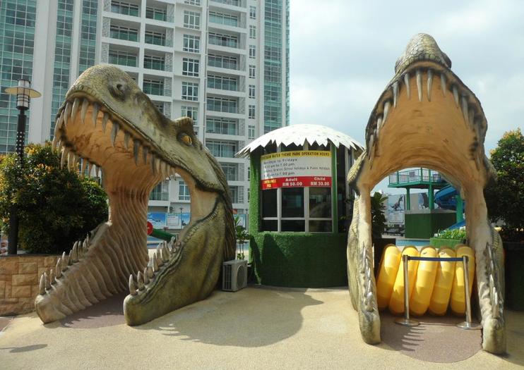 "Dinosaurs Alive" Water Theme Park